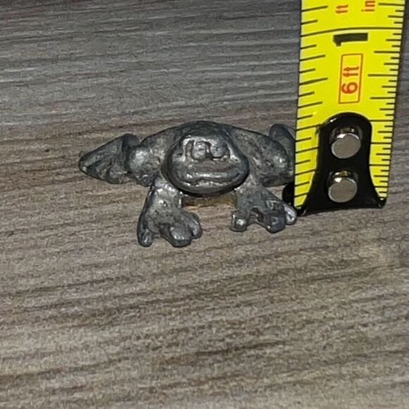 Vintage Frog Bull Tree Toad Mini Pewter Figurine Collectible Prince Cute Crafted - Picture 7 of 7
